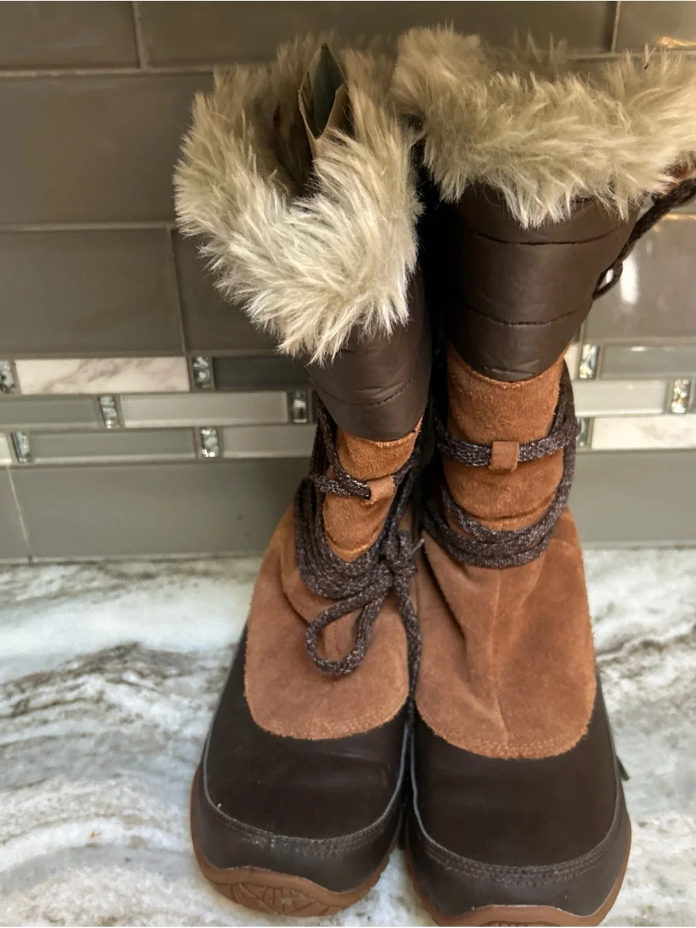 THE NORTH FACE Primaloft 200 Gram Insulation Womens Winter Boots Sz 9 Suede/FUR